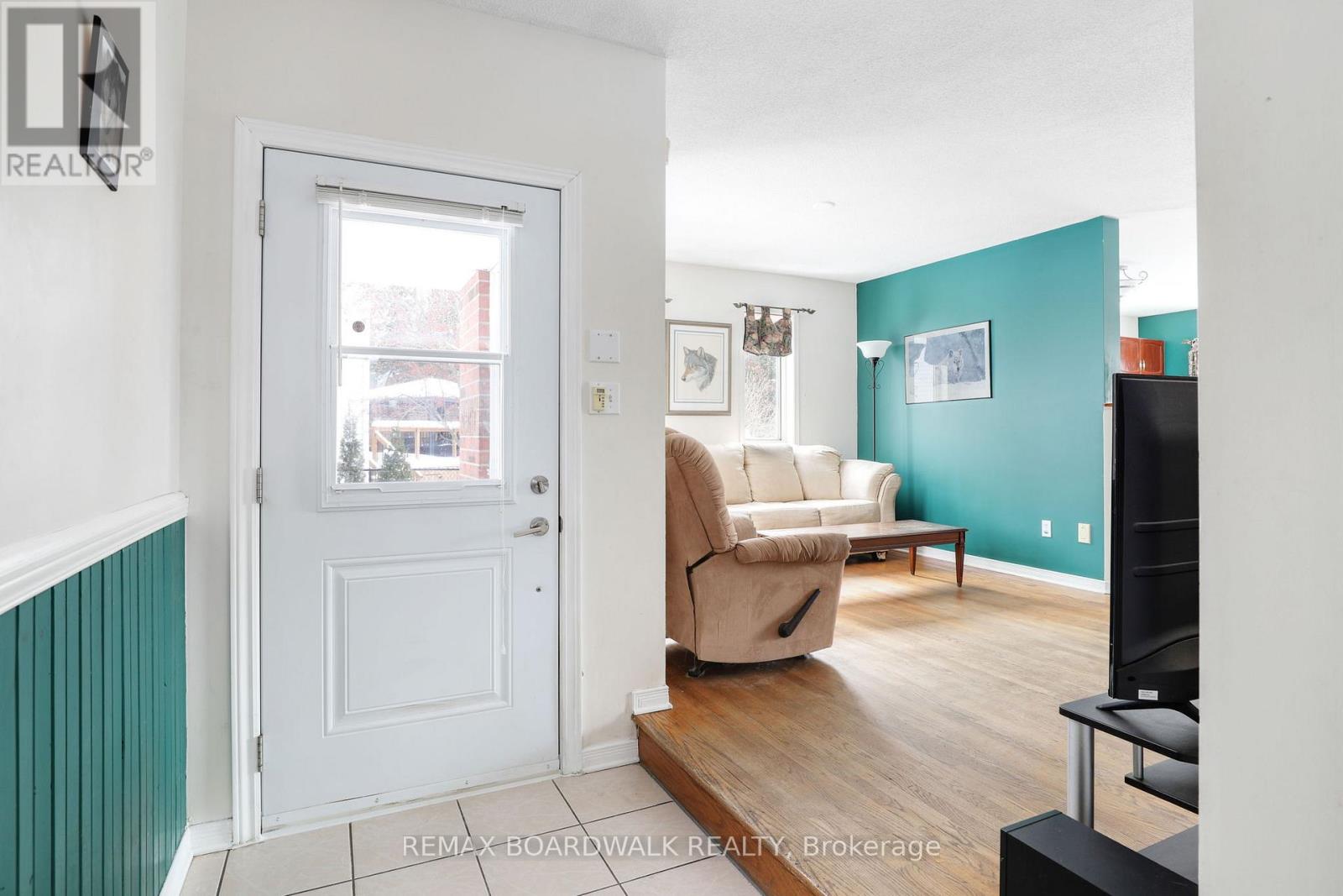 91 Whalings Circle Sw, Ottawa, Ontario  K2S 1S4 - Photo 4 - X12771500