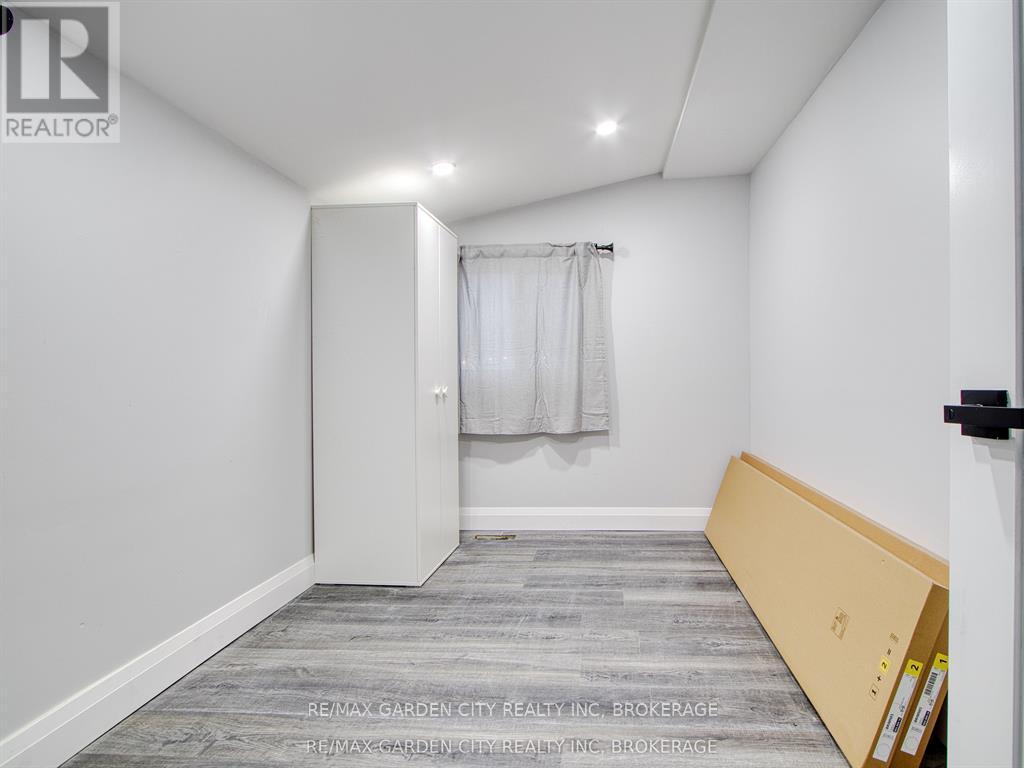 Upper - 7 Maplecrest Avenue, St. Catharines (Burleigh Hill), Ontario  L2T 1A5 - Photo 11 - X12771566