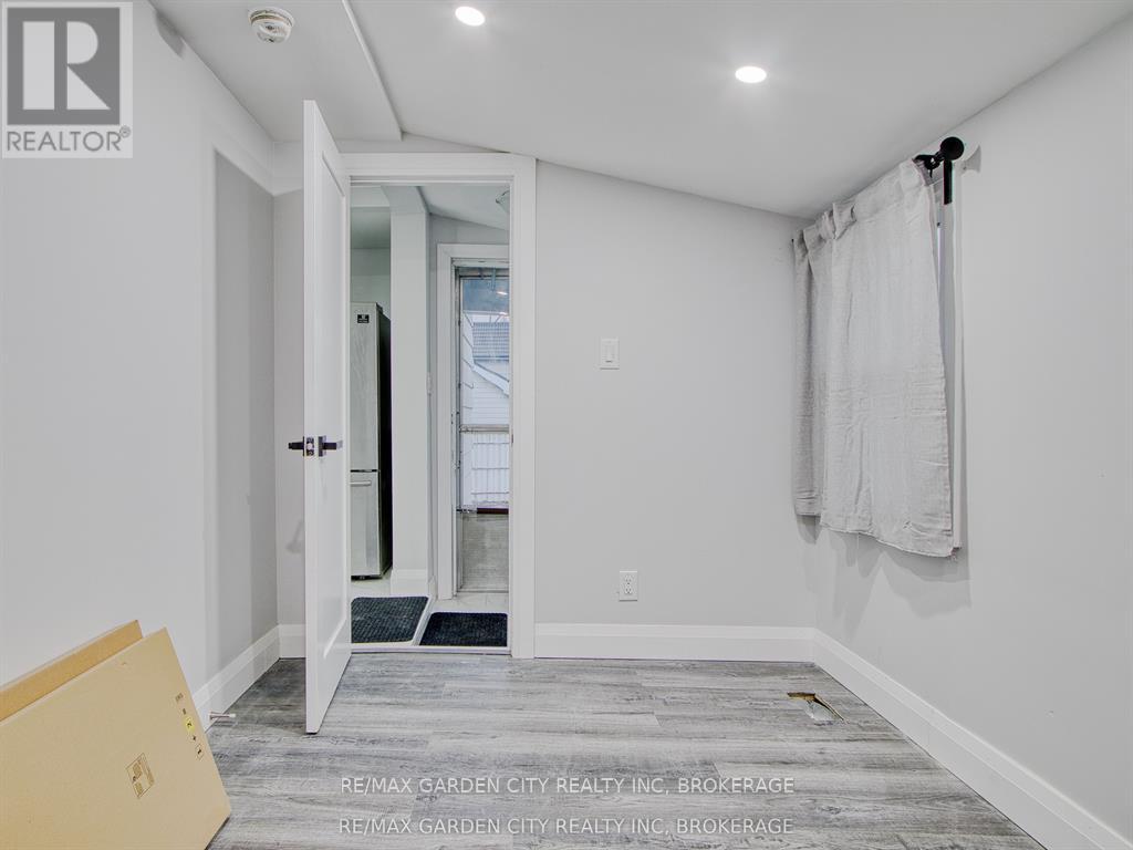 Upper - 7 Maplecrest Avenue, St. Catharines (Burleigh Hill), Ontario  L2T 1A5 - Photo 13 - X12771566