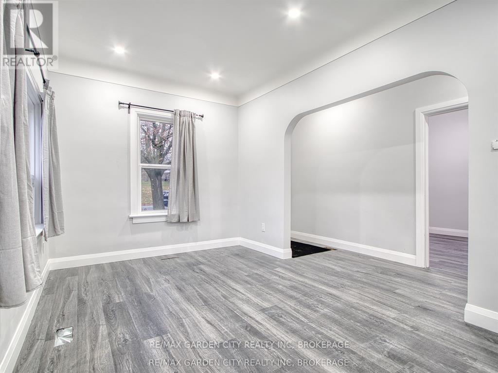 Upper - 7 Maplecrest Avenue, St. Catharines (Burleigh Hill), Ontario  L2T 1A5 - Photo 14 - X12771566