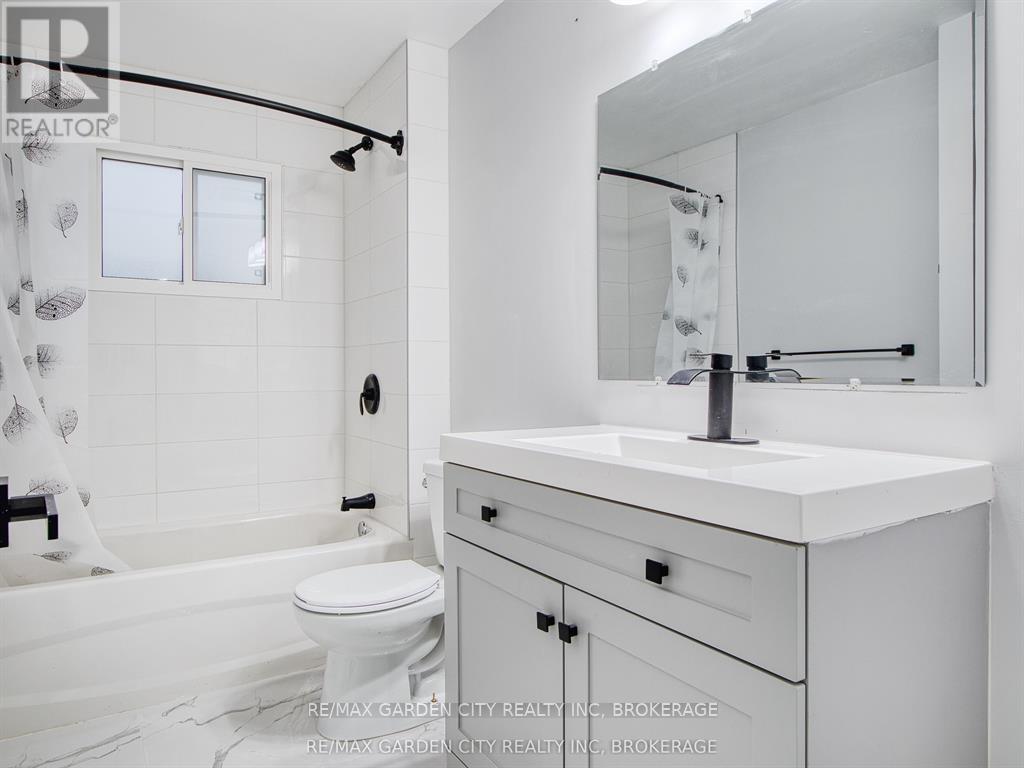 Upper - 7 Maplecrest Avenue, St. Catharines (Burleigh Hill), Ontario  L2T 1A5 - Photo 7 - X12771566