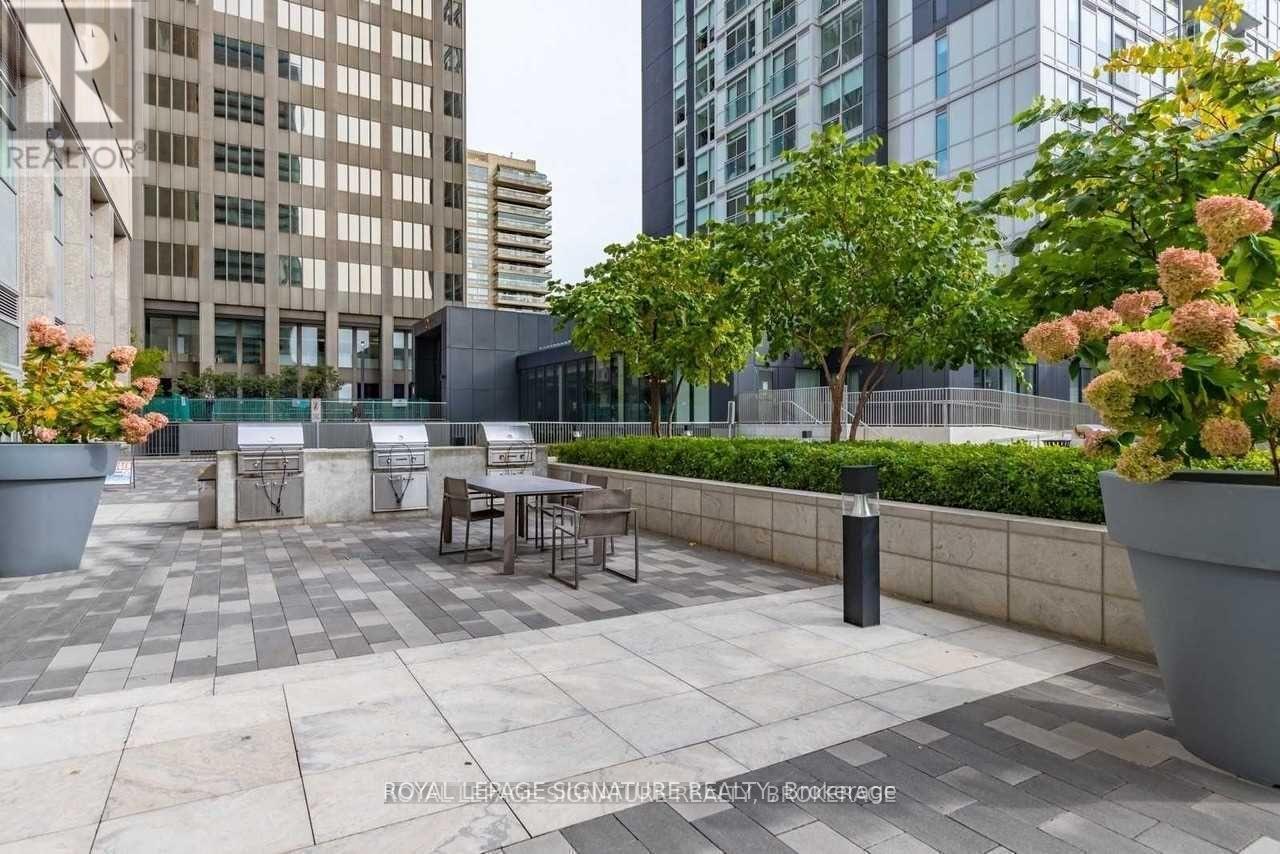 422 - 111 St Clair Avenue W, Toronto (Yonge-St. Clair), Ontario  M4V 1N5 - Photo 17 - C12771442