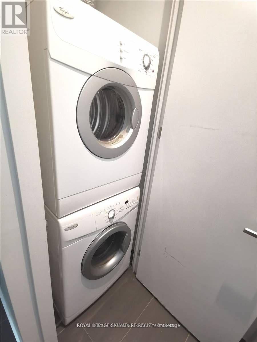 422 - 111 St Clair Avenue W, Toronto (Yonge-St. Clair), Ontario  M4V 1N5 - Photo 15 - C12771442