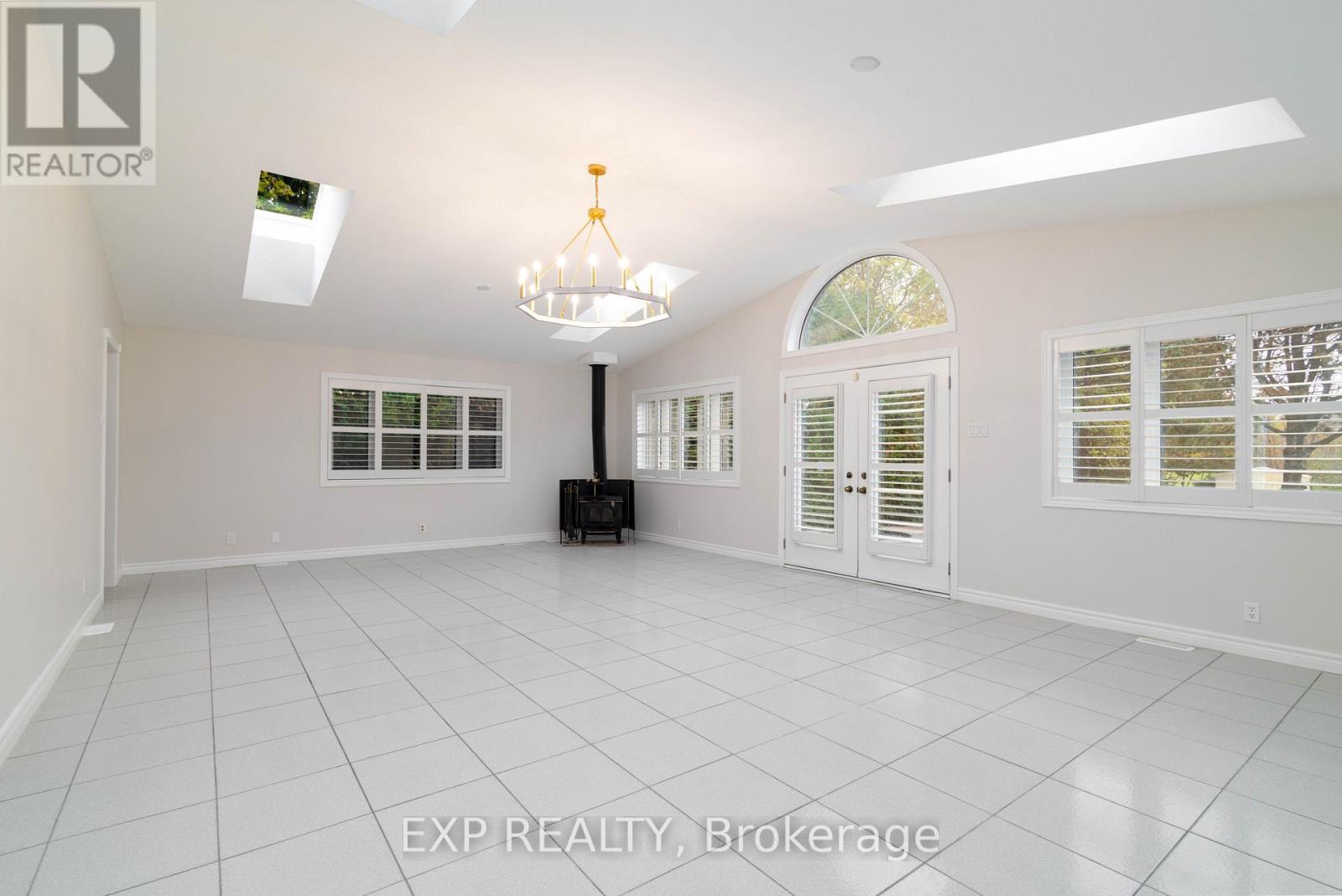 35 Dennis Drive, King (King City), Ontario  L7B 1C8 - Photo 16 - N12506356