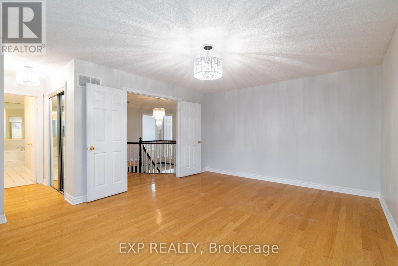 35 Dennis Drive, King (King City), Ontario  L7B 1C8 - Photo 22 - N12506356