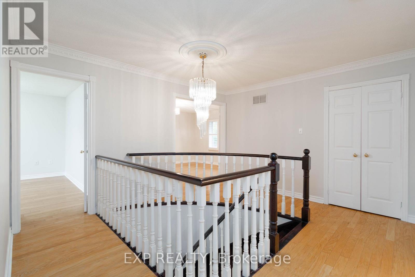 35 Dennis Drive, King (King City), Ontario  L7B 1C8 - Photo 20 - N12506356