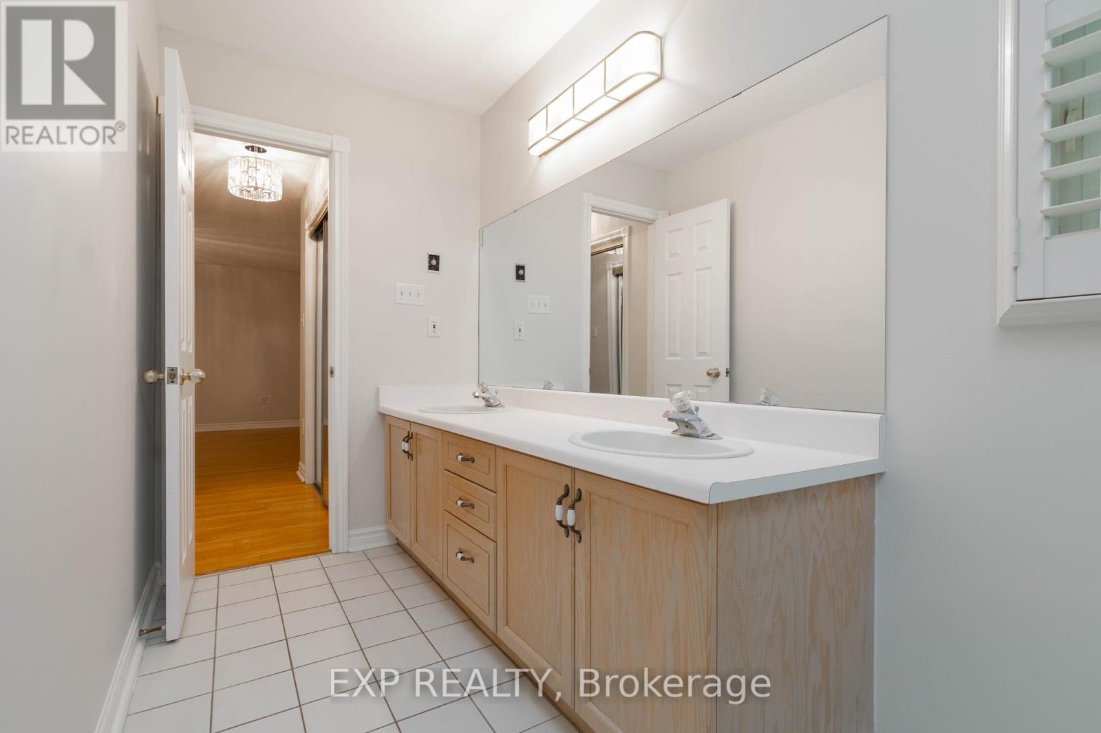 35 Dennis Drive, King (King City), Ontario  L7B 1C8 - Photo 27 - N12506356