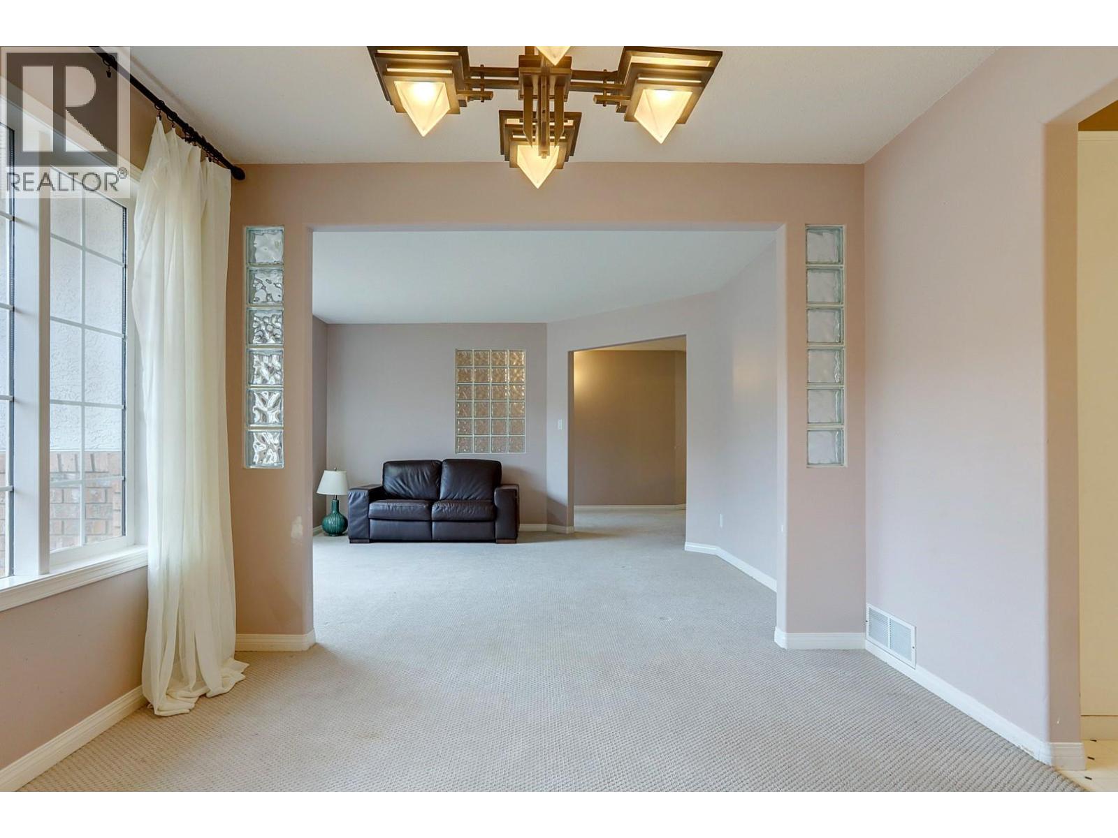 8208 Tebo Drive, Coldstream, British Columbia  V1B 1V3 - Photo 16 - 10375149