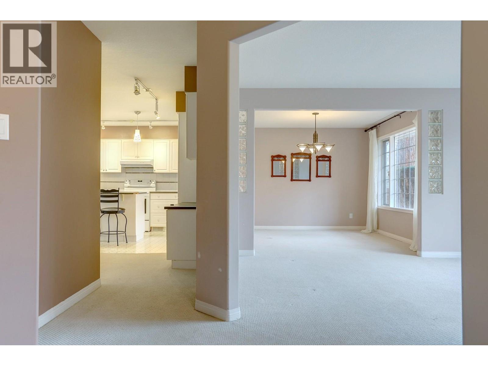 8208 Tebo Drive, Coldstream, British Columbia  V1B 1V3 - Photo 8 - 10375149