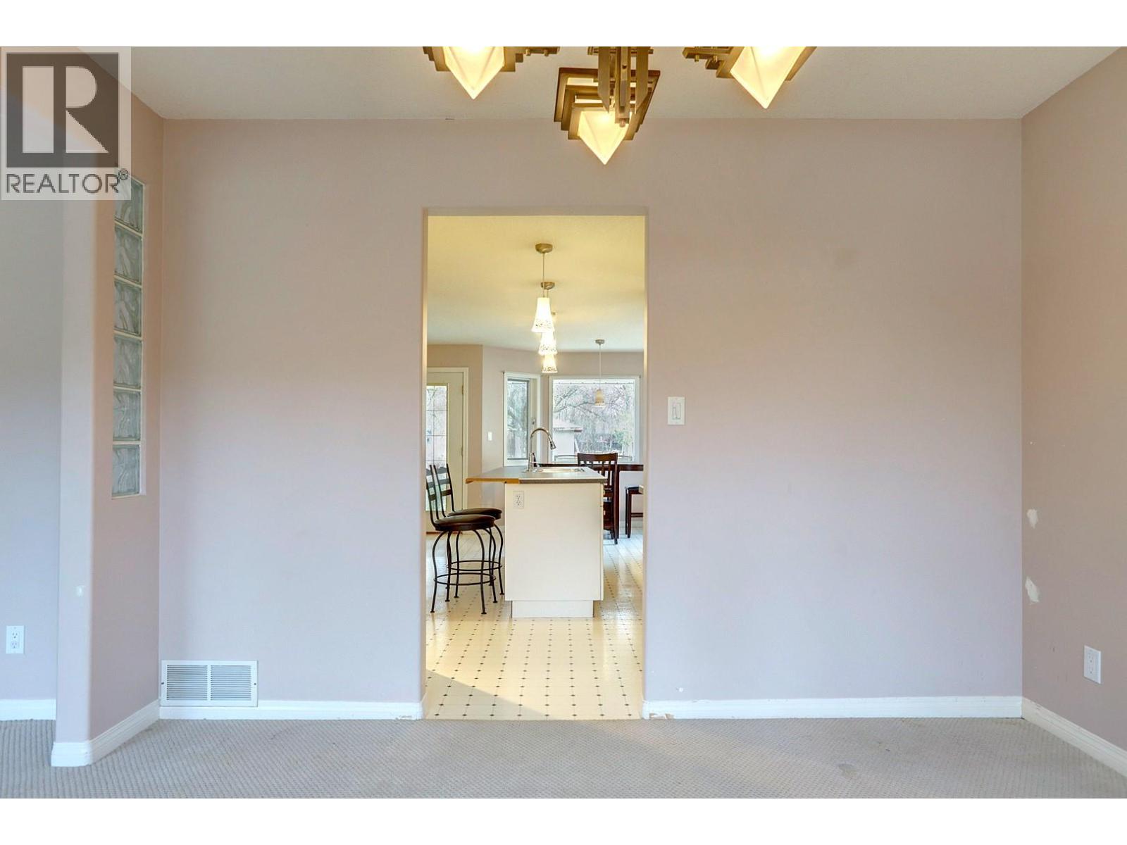 8208 Tebo Drive, Coldstream, British Columbia  V1B 1V3 - Photo 14 - 10375149