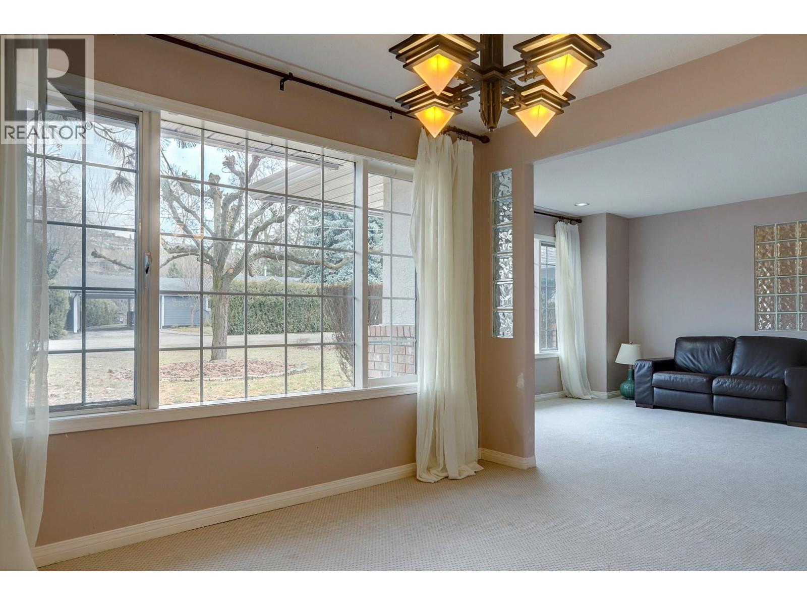 8208 Tebo Drive, Coldstream, British Columbia  V1B 1V3 - Photo 17 - 10375149