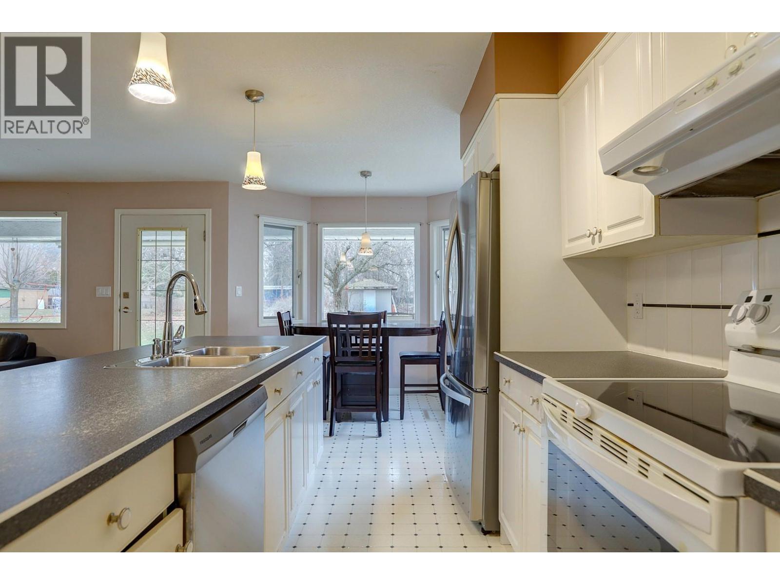 8208 Tebo Drive, Coldstream, British Columbia  V1B 1V3 - Photo 19 - 10375149