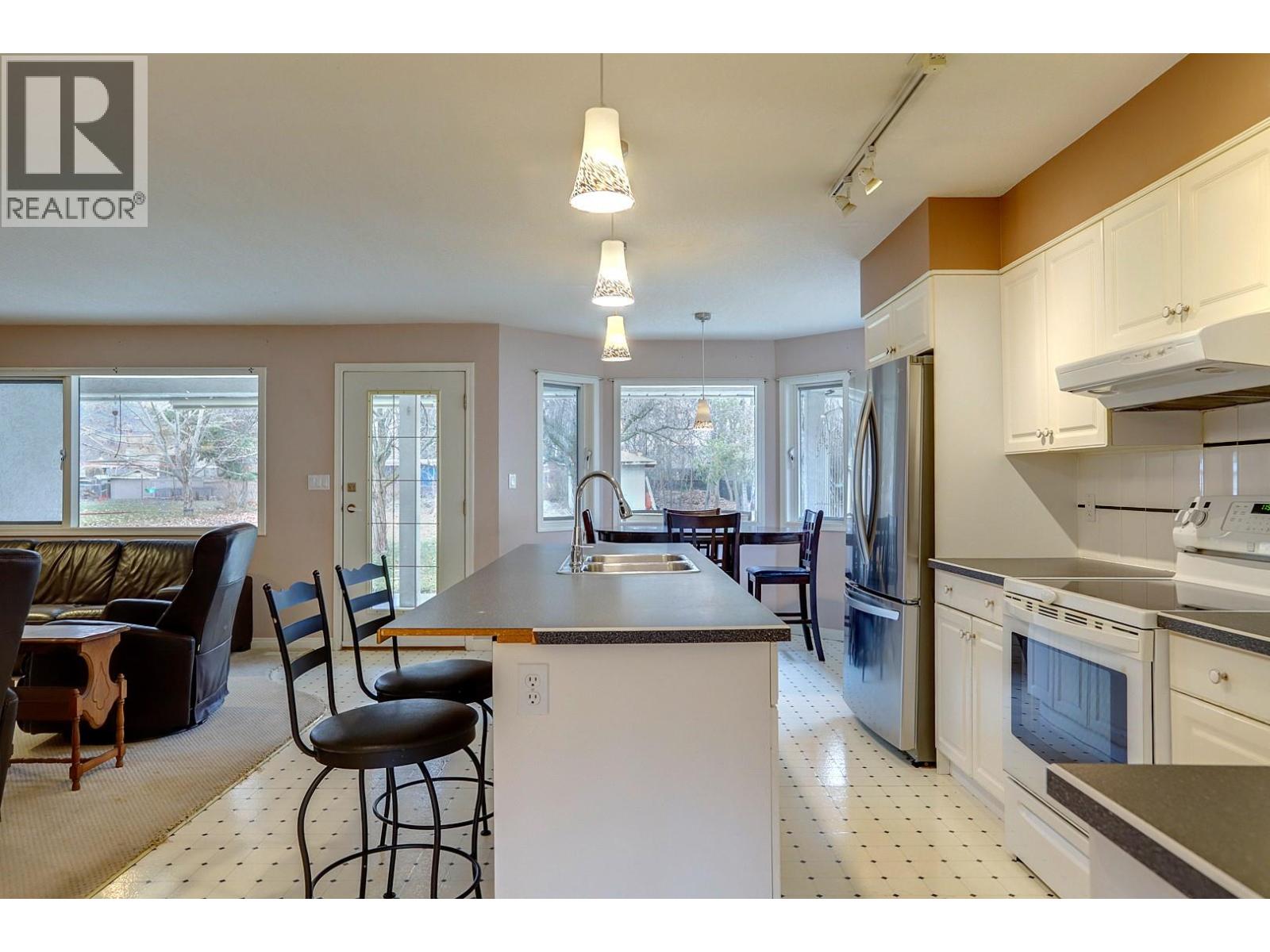 8208 Tebo Drive, Coldstream, British Columbia  V1B 1V3 - Photo 18 - 10375149