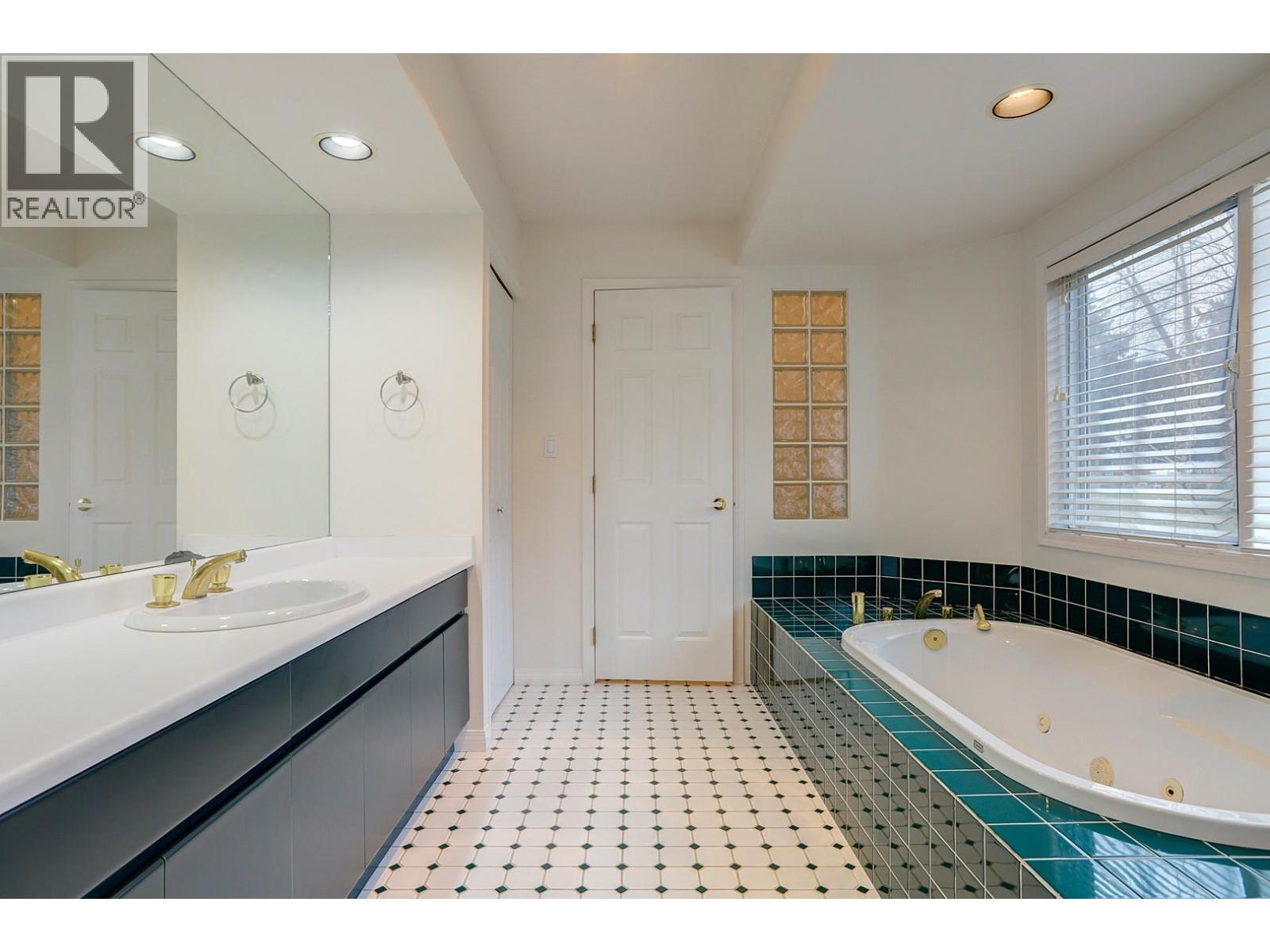 8208 Tebo Drive, Coldstream, British Columbia  V1B 1V3 - Photo 39 - 10375149