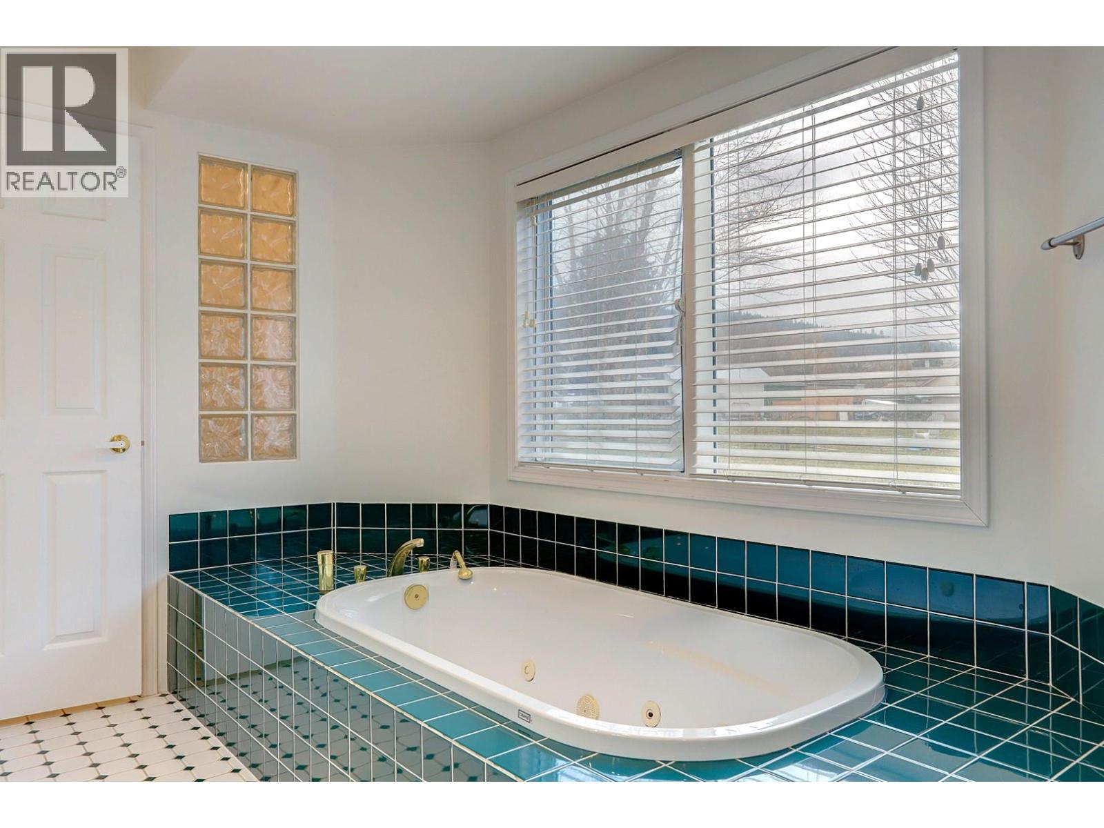 8208 Tebo Drive, Coldstream, British Columbia  V1B 1V3 - Photo 40 - 10375149