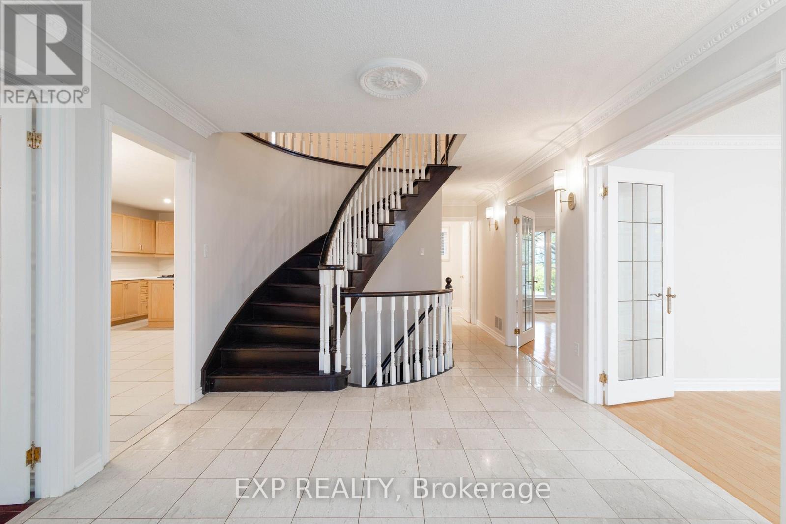 35 Dennis Drive, King (King City), Ontario  L7B 1C8 - Photo 5 - N12506356