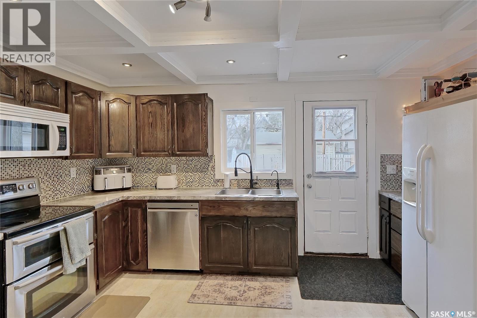 1135 2nd Avenue Nw, Moose Jaw, Saskatchewan  S6H 3R4 - Photo 13 - SK028185