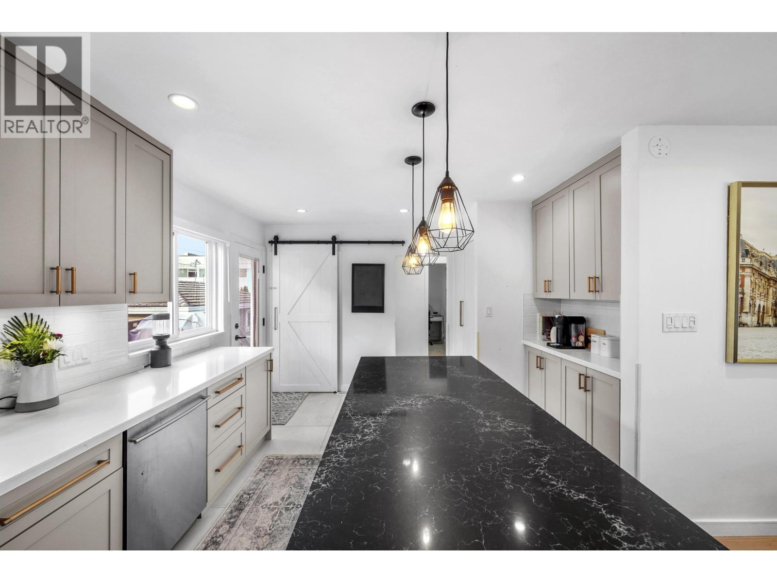 Listing Picture 12 of 38 : 4921 CHESTER STREET, Vancouver / 溫哥華 - 魯藝地產 Yvonne Lu Group - MLS Medallion Club Member