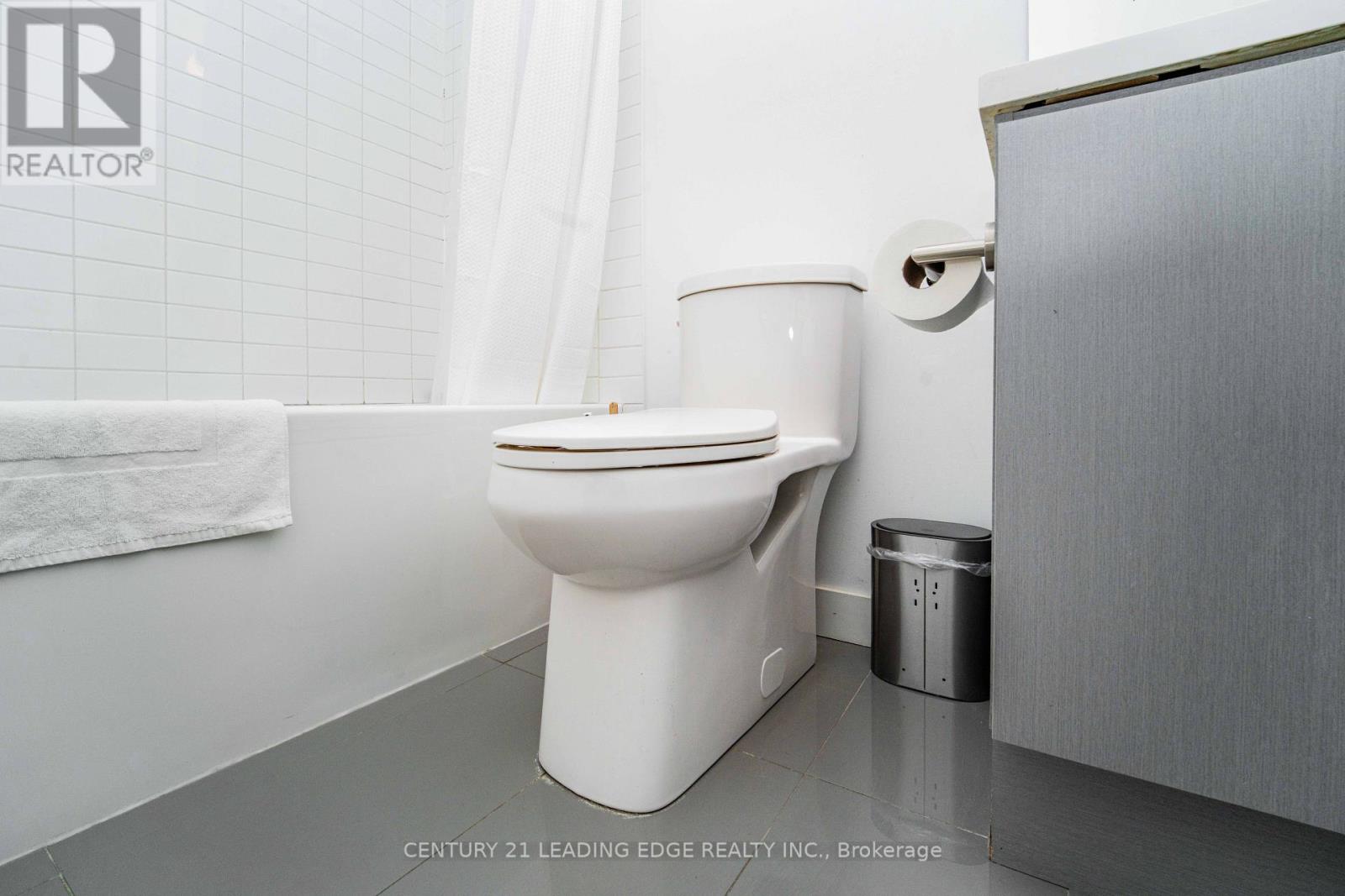 1605 - 181 Huron Street, Toronto, Ontario  M5T 0C1 - Photo 30 - C12771492