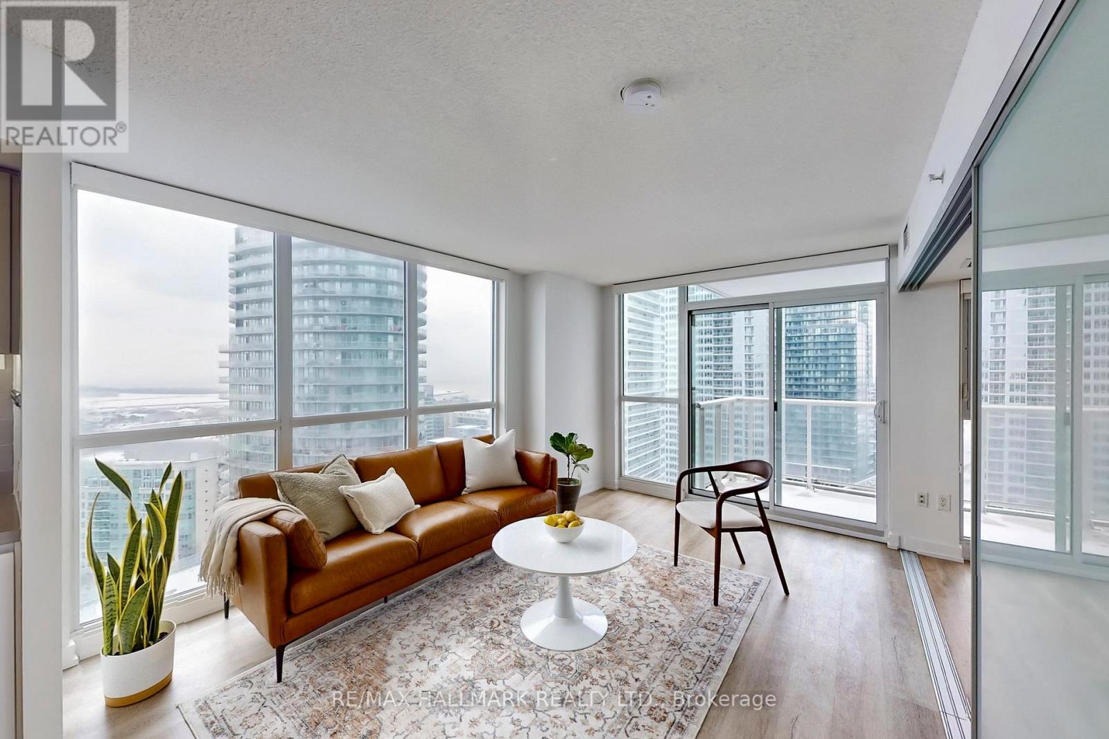 2208 - 75 Queens Wharf Road, Toronto, Ontario  M5V 0J8 - Photo 2 - C12771514