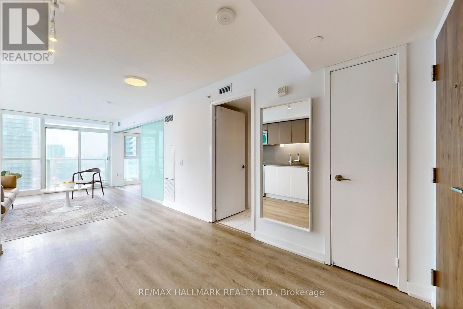 2208 - 75 Queens Wharf Road, Toronto, Ontario  M5V 0J8 - Photo 4 - C12771514