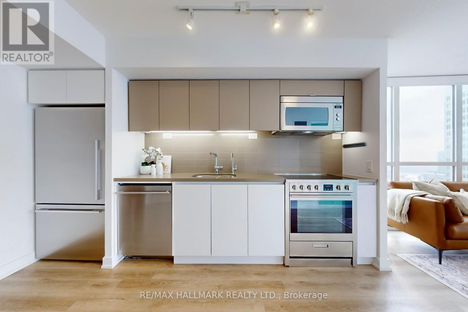 2208 - 75 Queens Wharf Road, Toronto, Ontario  M5V 0J8 - Photo 5 - C12771514