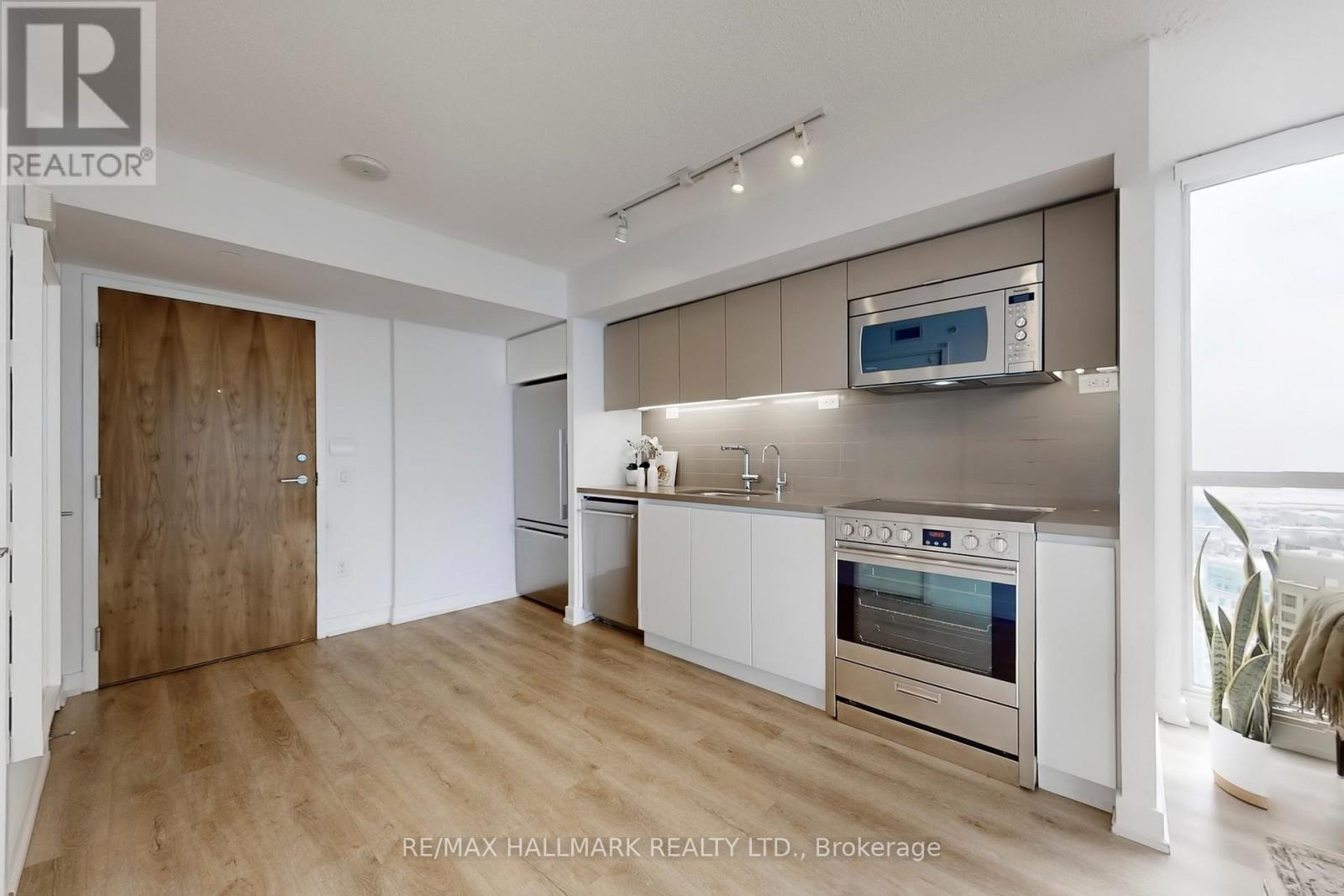 2208 - 75 Queens Wharf Road, Toronto, Ontario  M5V 0J8 - Photo 6 - C12771514