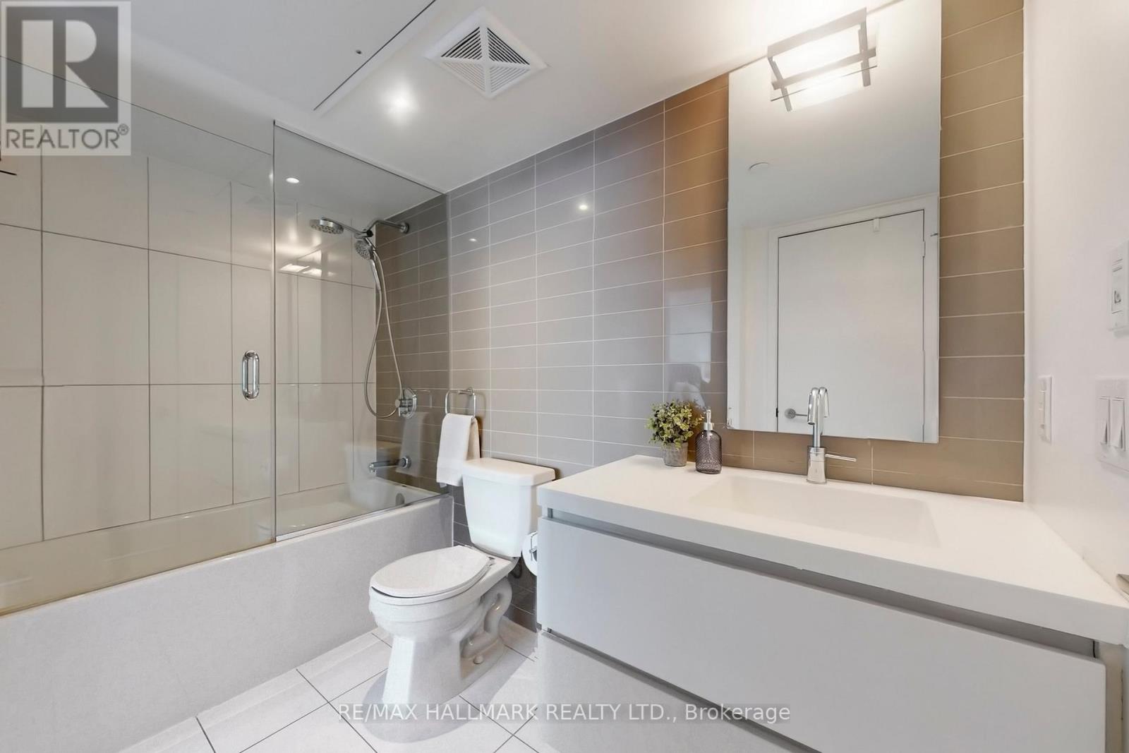 2208 - 75 Queens Wharf Road, Toronto, Ontario  M5V 0J8 - Photo 9 - C12771514