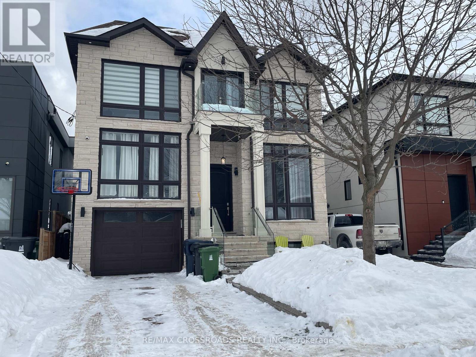89 CADORNA AVENUE, Toronto, Ontario