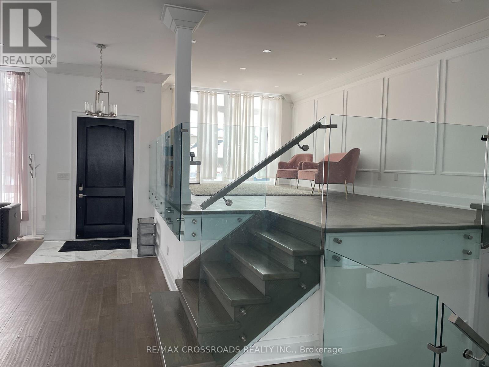 89 Cadorna Avenue, Toronto, Ontario  M4J 3W9 - Photo 5 - E12771598