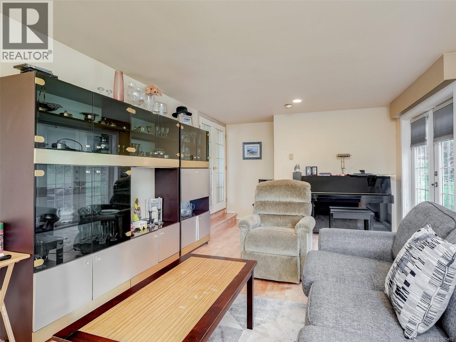 3201 Frechette St, Saanich, British Columbia  V8P 4N6 - Photo 18 - 1025472