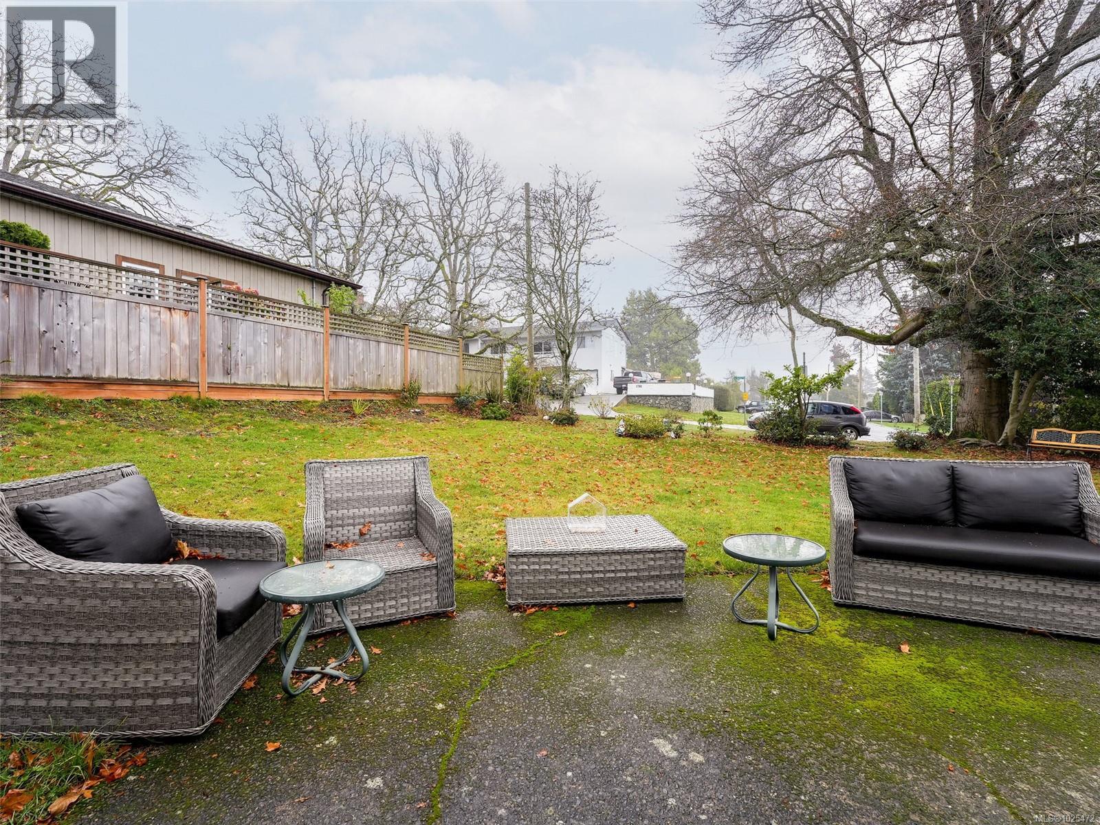 3201 Frechette St, Saanich, British Columbia  V8P 4N6 - Photo 19 - 1025472