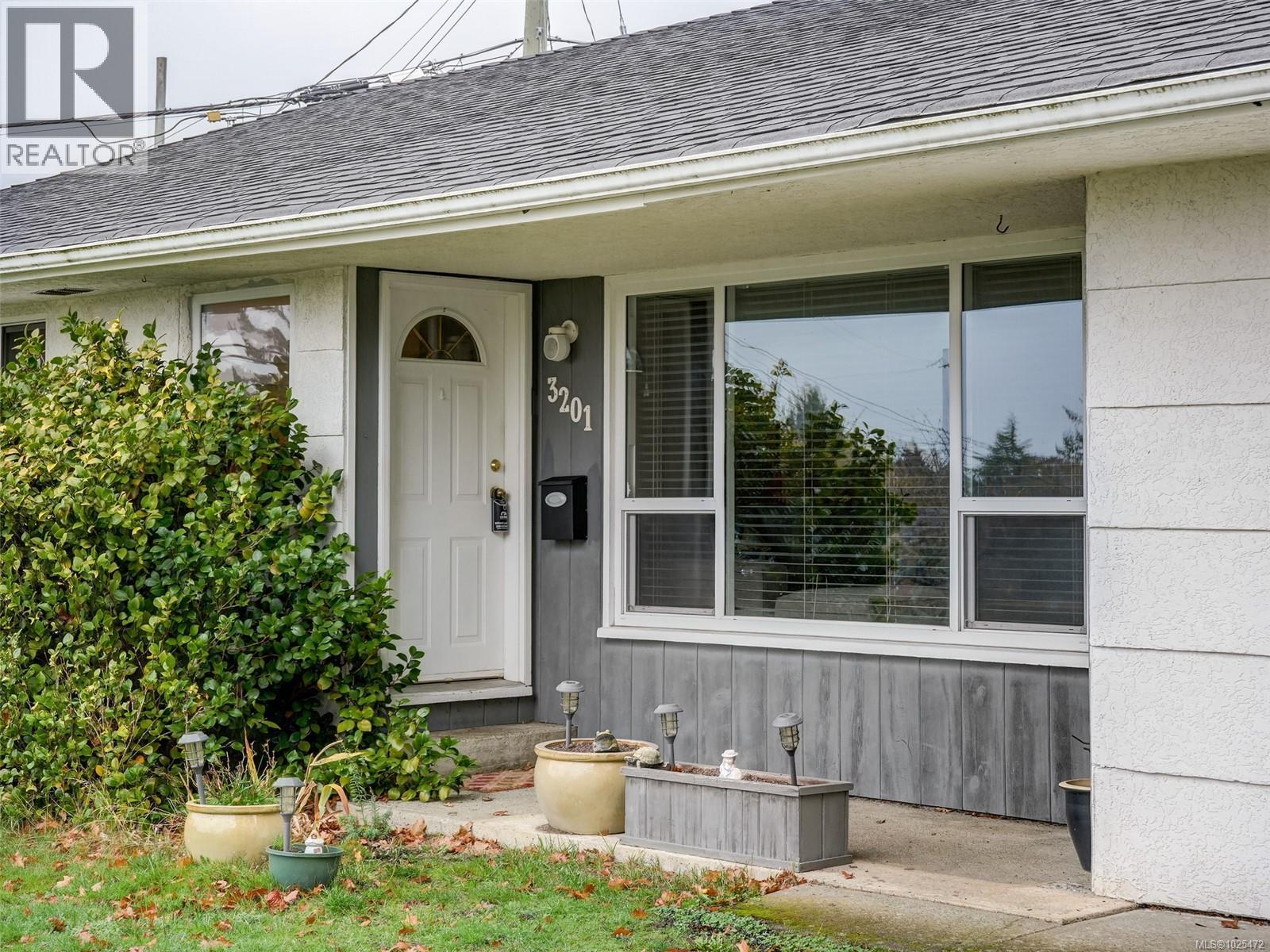 3201 Frechette St, Saanich, British Columbia  V8P 4N6 - Photo 23 - 1025472