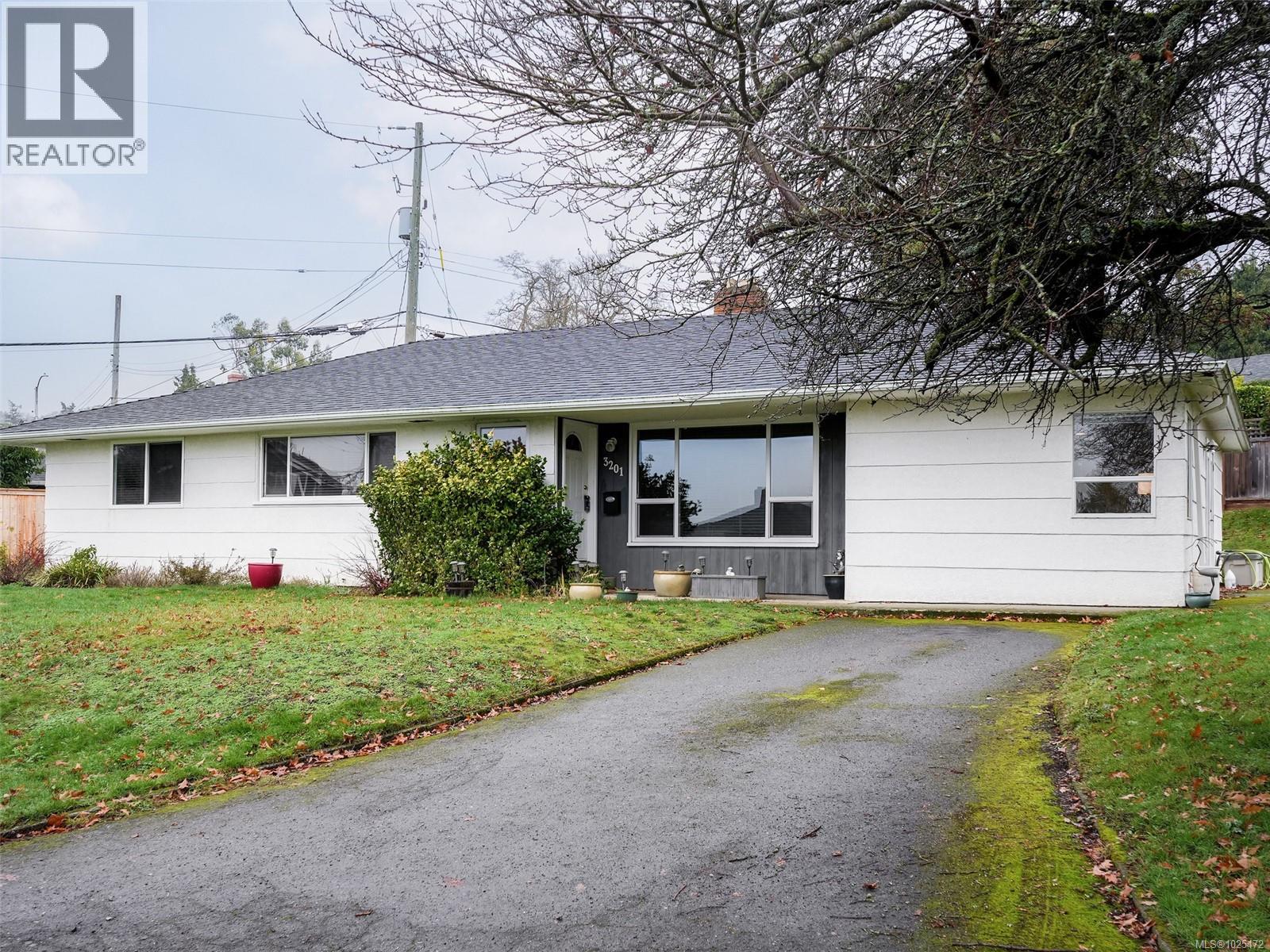 3201 Frechette St, Saanich, British Columbia  V8P 4N6 - Photo 25 - 1025472