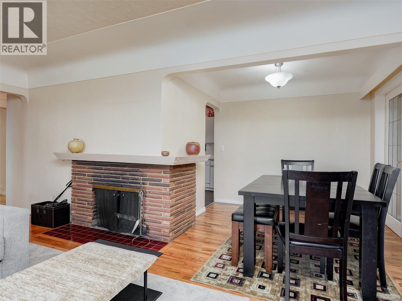 3201 Frechette St, Saanich, British Columbia  V8P 4N6 - Photo 4 - 1025472