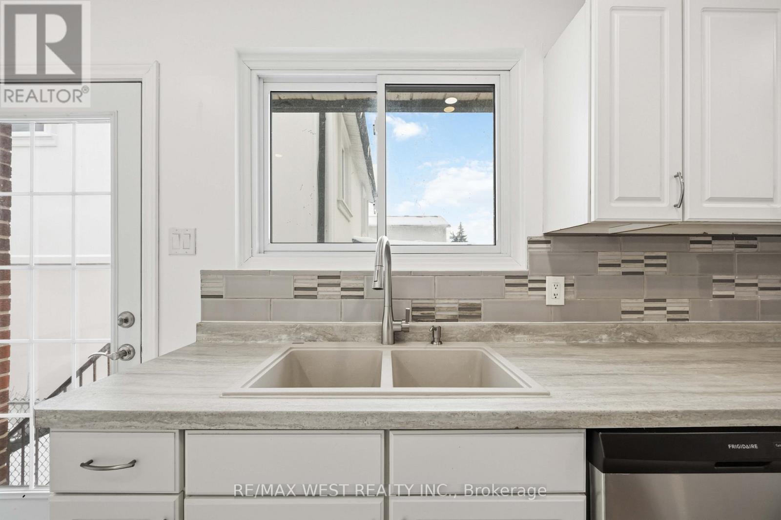 249 Hodgson Drive, Newmarket, Ontario  L3Y 1E3 - Photo 20 - N12771534