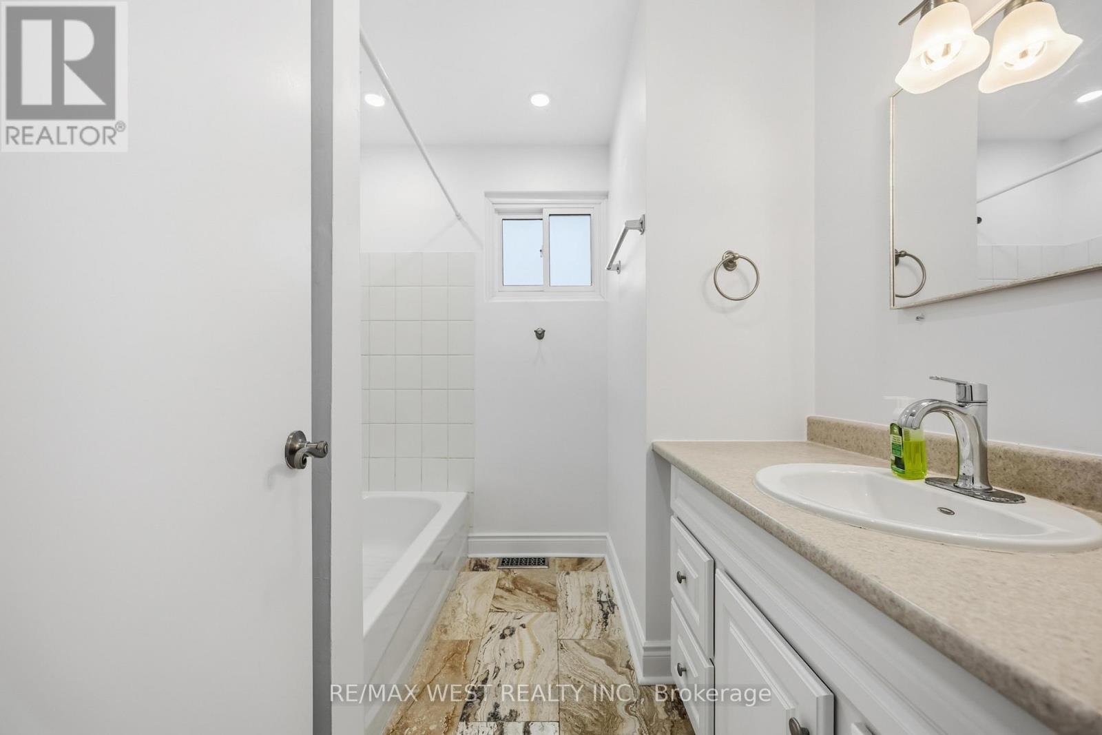 249 Hodgson Drive, Newmarket, Ontario  L3Y 1E3 - Photo 23 - N12771534