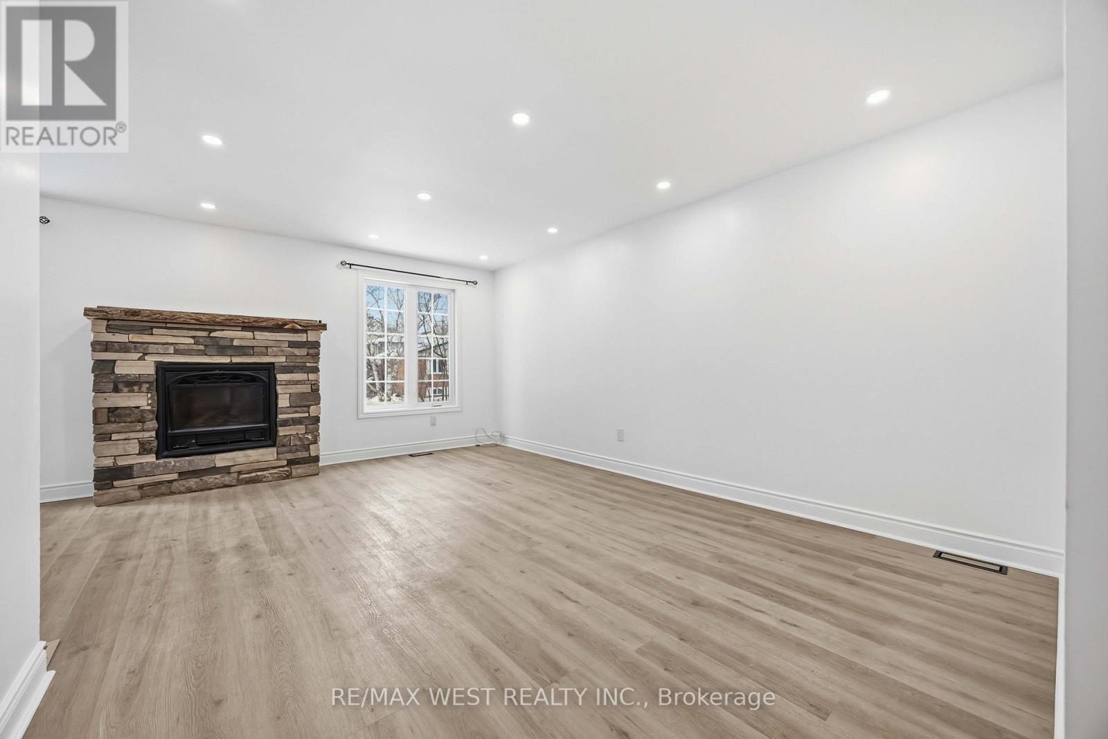 249 Hodgson Drive, Newmarket, Ontario  L3Y 1E3 - Photo 5 - N12771534