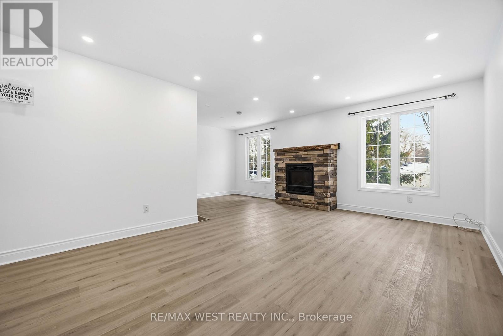 249 Hodgson Drive, Newmarket, Ontario  L3Y 1E3 - Photo 6 - N12771534