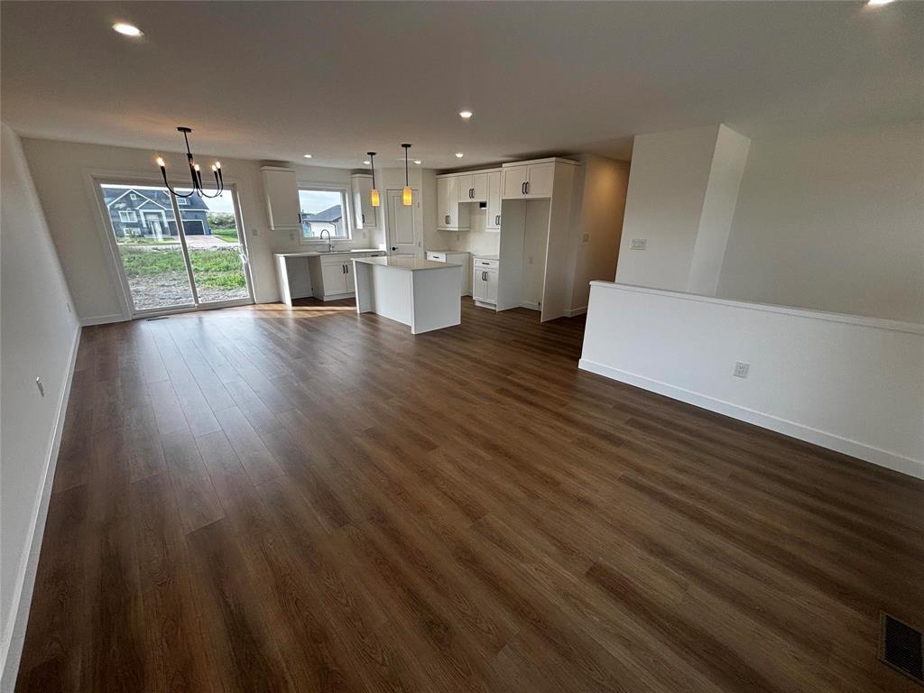 69 Harvest Bay, Blumenort, Manitoba  R5G 2X3 - Photo 5 - 202600578