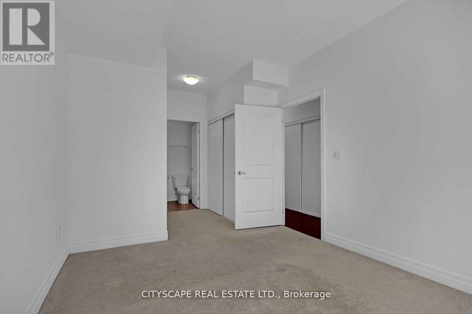 Th - 802 - 57 Macaulay Avenue, Toronto, Ontario  M6P 3P5 - Photo 11 - W12771502