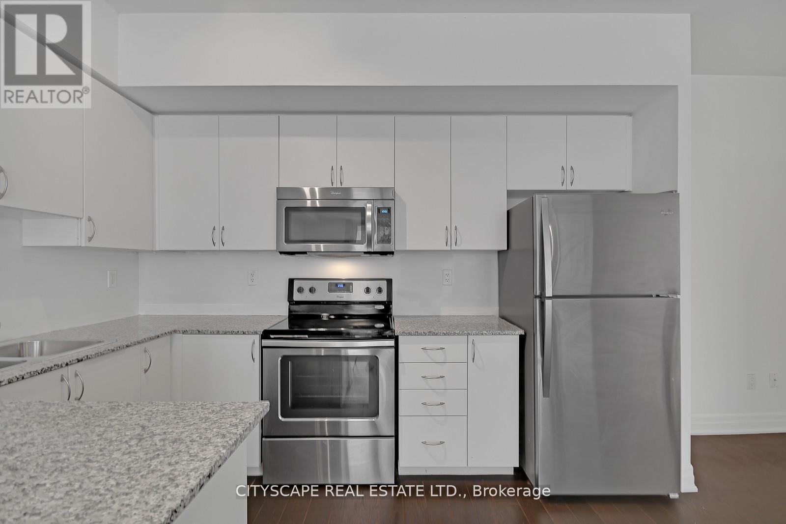 Th - 802 - 57 Macaulay Avenue, Toronto, Ontario  M6P 3P5 - Photo 3 - W12771502