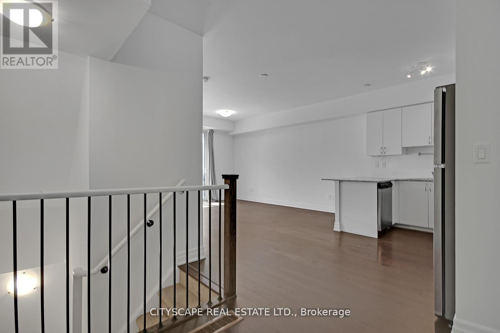 Th - 802 - 57 Macaulay Avenue, Toronto, Ontario  M6P 3P5 - Photo 6 - W12771502
