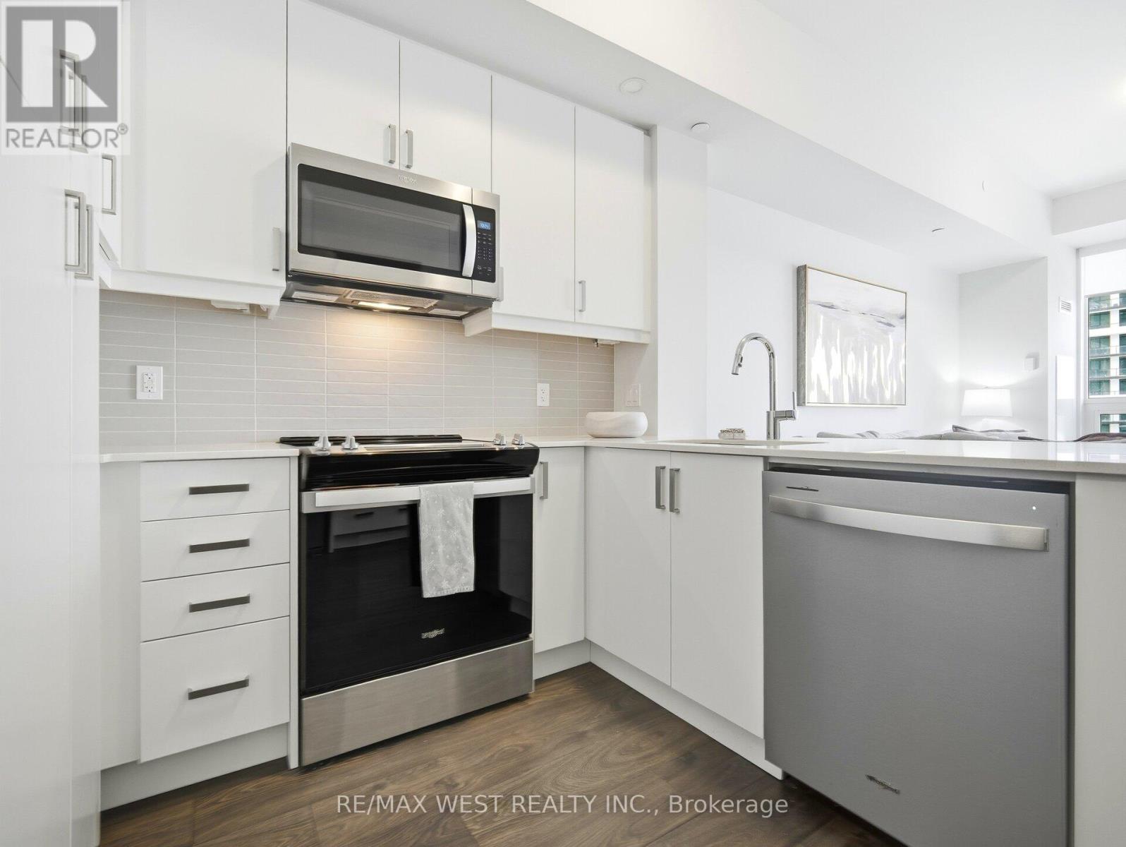 205 - 3200 William Coltson Avenue, Oakville, Ontario  L6H 7C2 - Photo 11 - W12771510