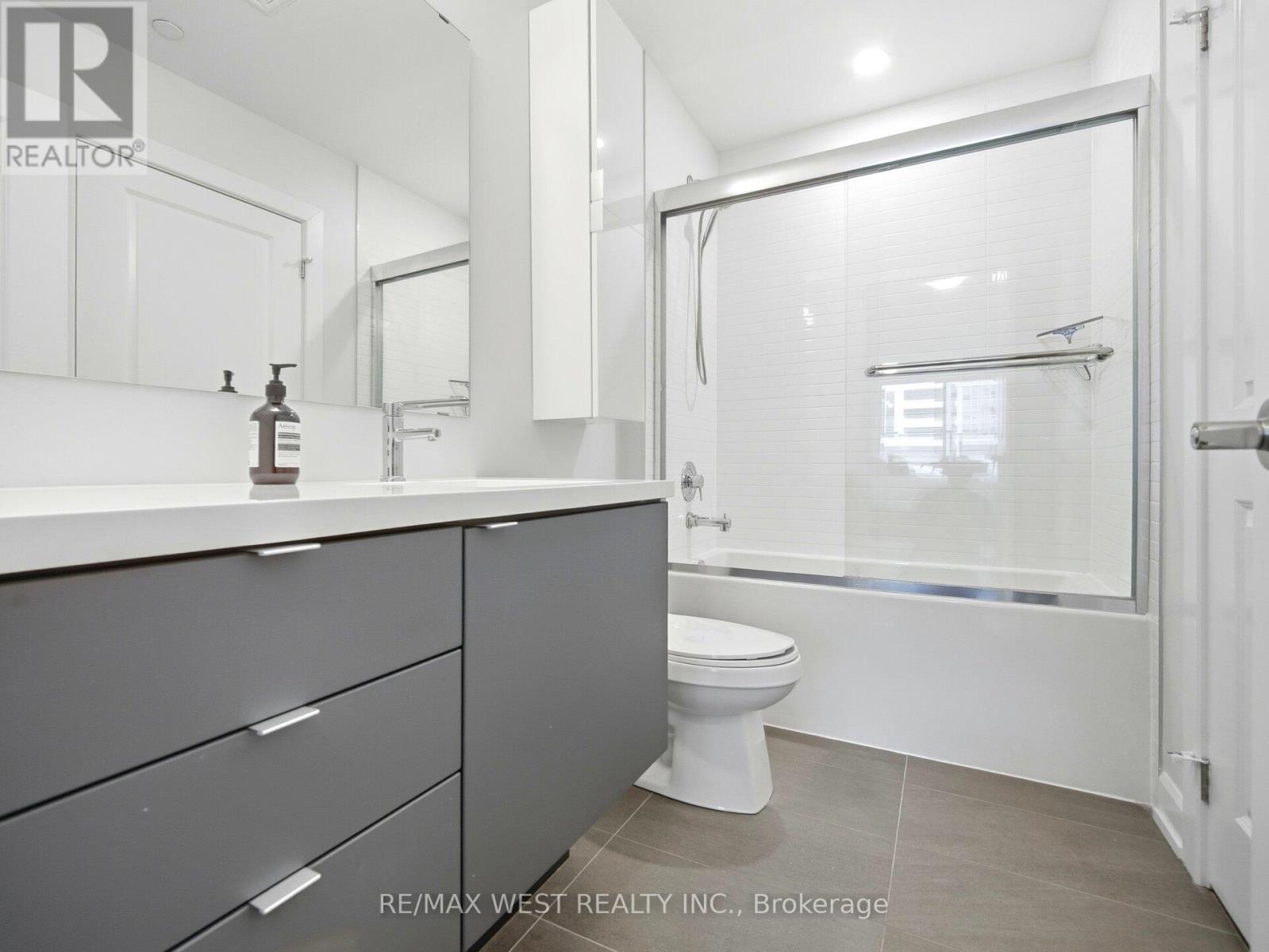 205 - 3200 William Coltson Avenue, Oakville, Ontario  L6H 7C2 - Photo 17 - W12771510