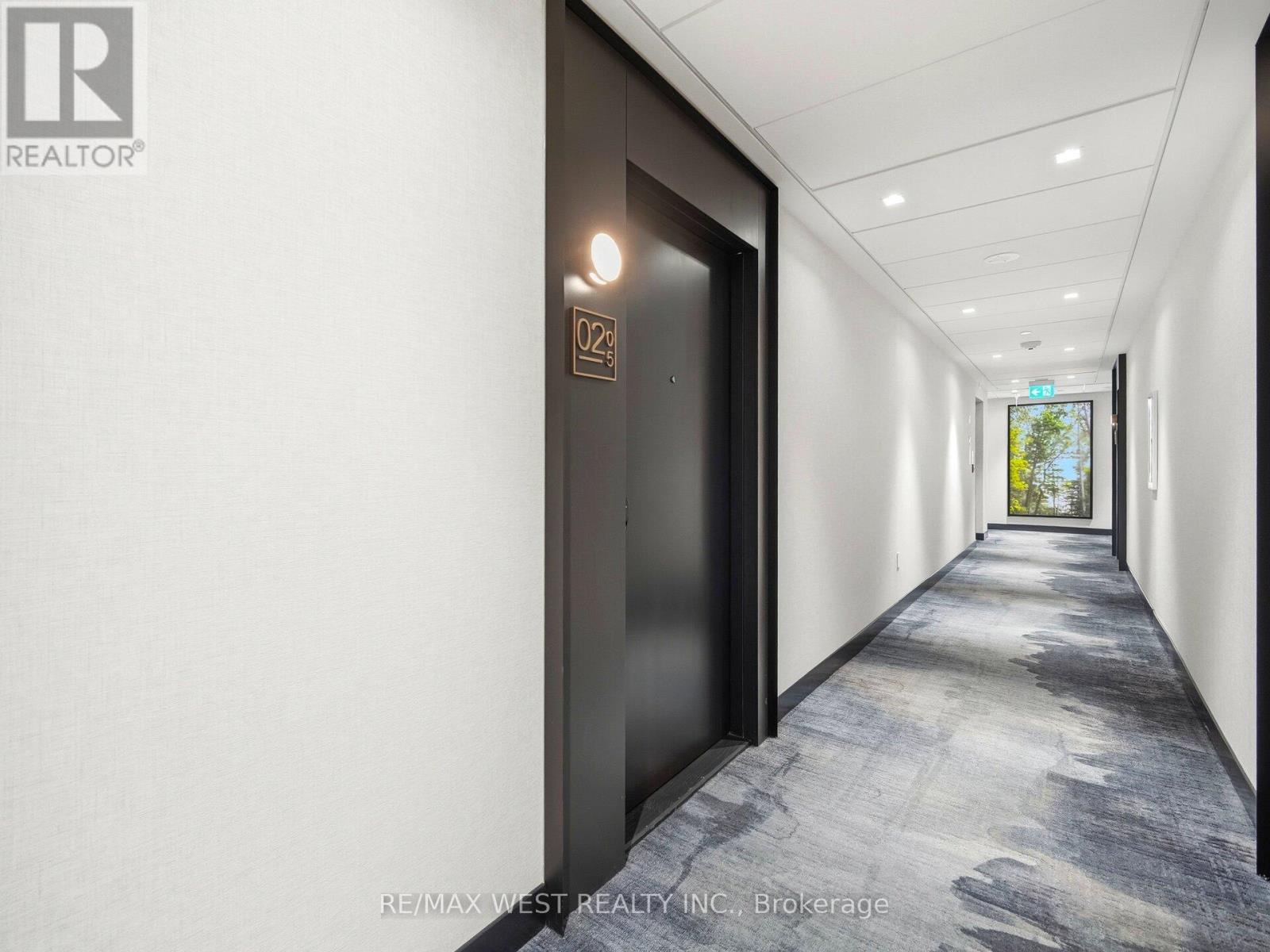 205 - 3200 William Coltson Avenue, Oakville, Ontario  L6H 7C2 - Photo 4 - W12771510