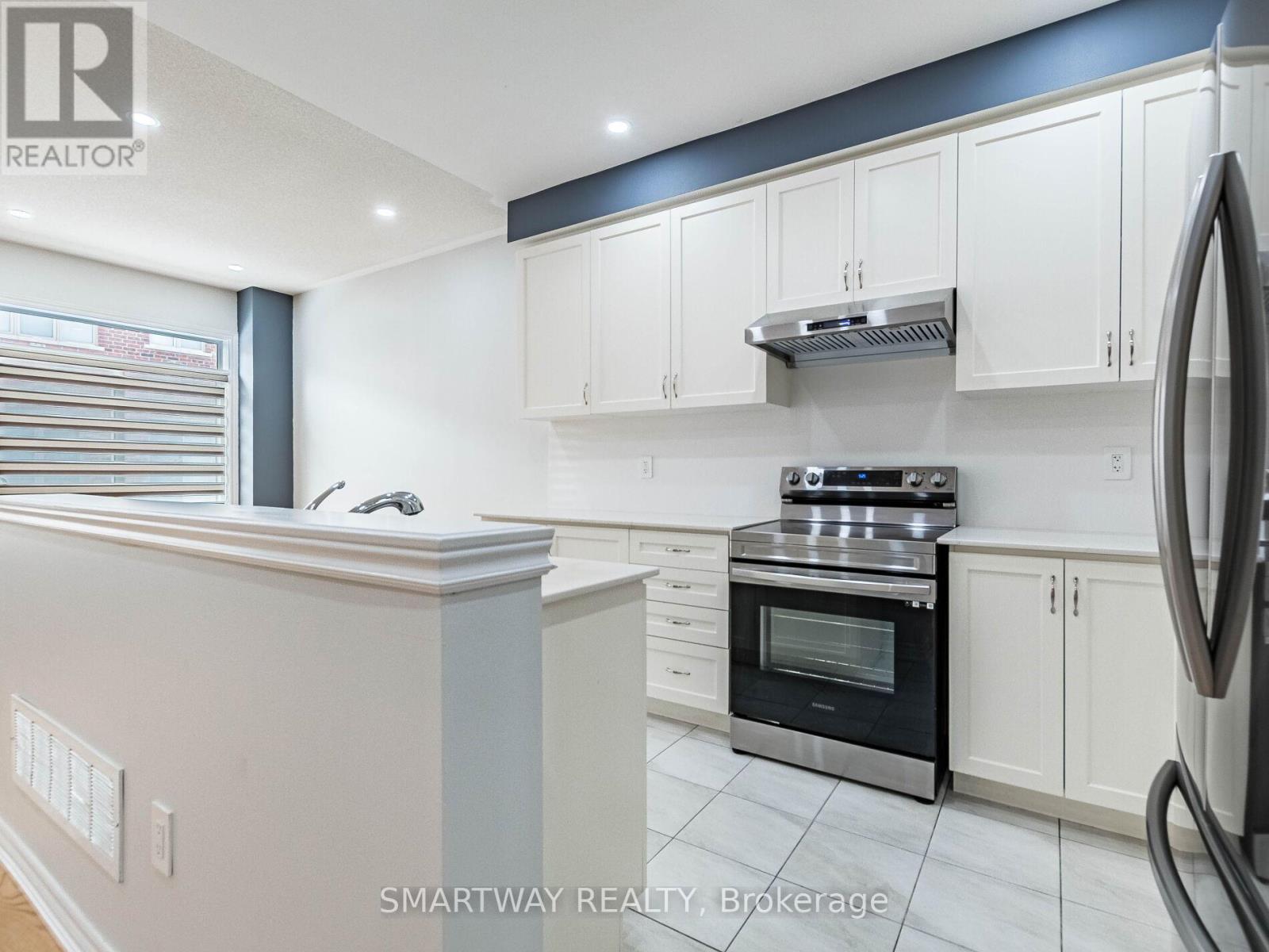 7 Bushwood Trail, Brampton, Ontario  L7A 5J7 - Photo 11 - W12771516