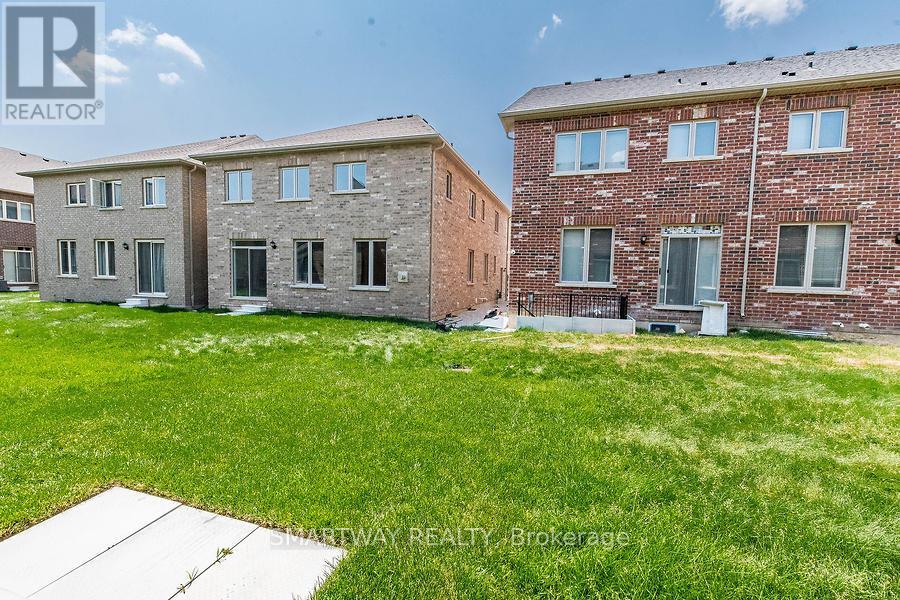 7 Bushwood Trail, Brampton, Ontario  L7A 5J7 - Photo 48 - W12771516