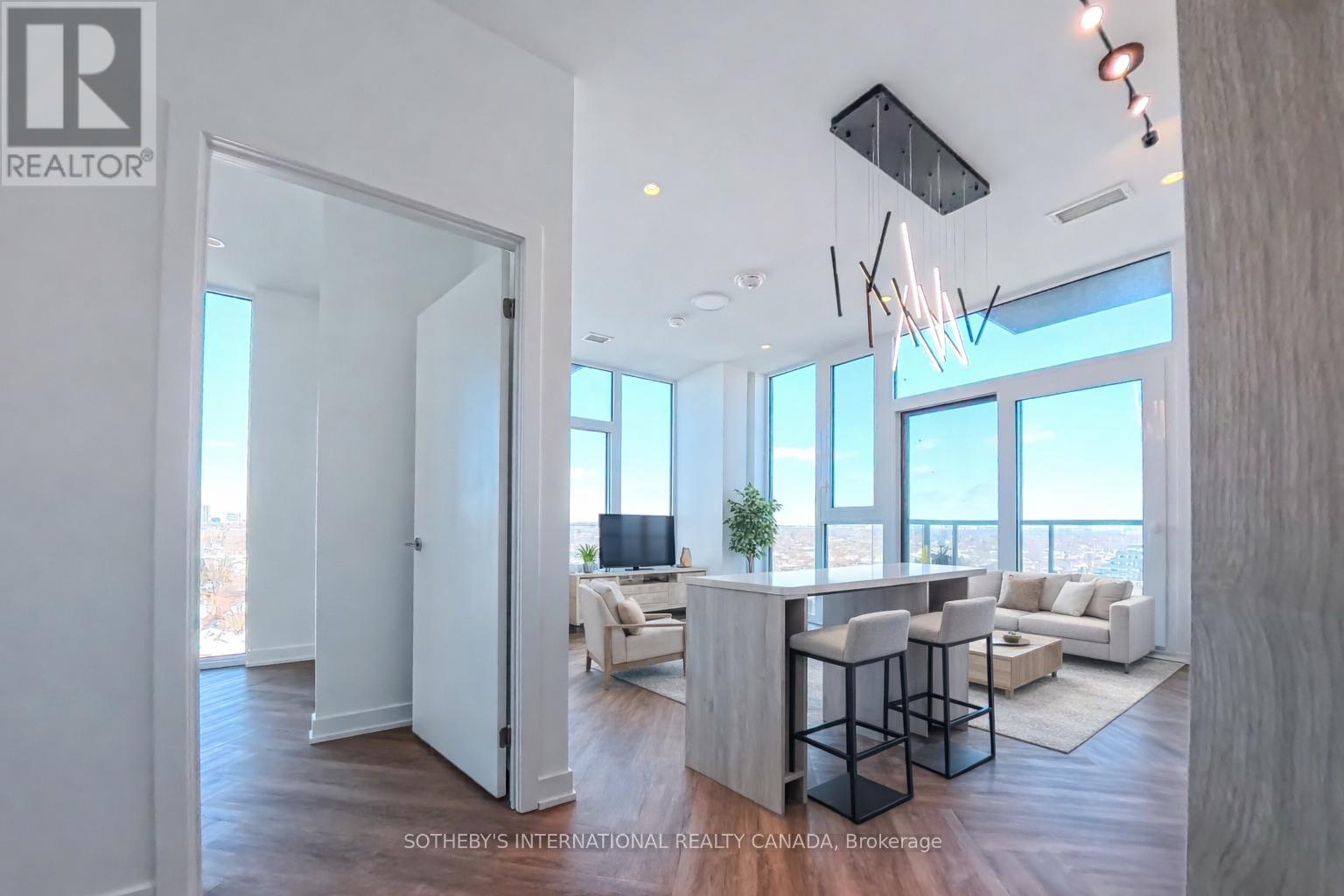 808 - 1007 THE QUEENSWAY, Toronto, Ontario