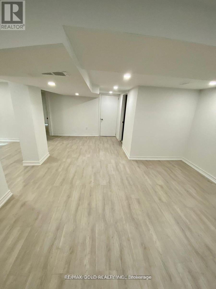 Lower - 1070 Fergus Avenue, Mississauga, Ontario  L5E 2P1 - Photo 2 - W12771528